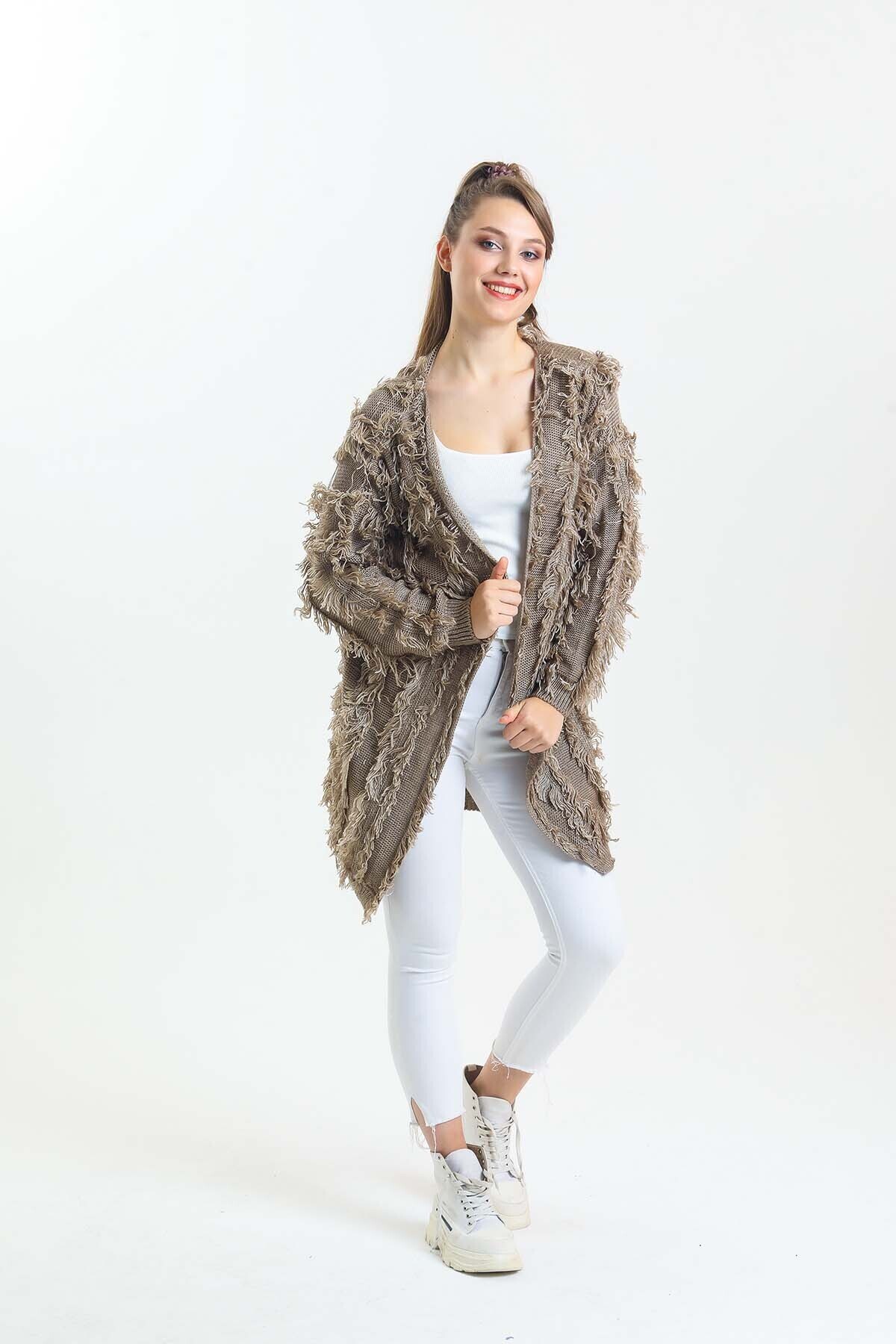 Yarasa Kol Püsküllü Triko Hırka