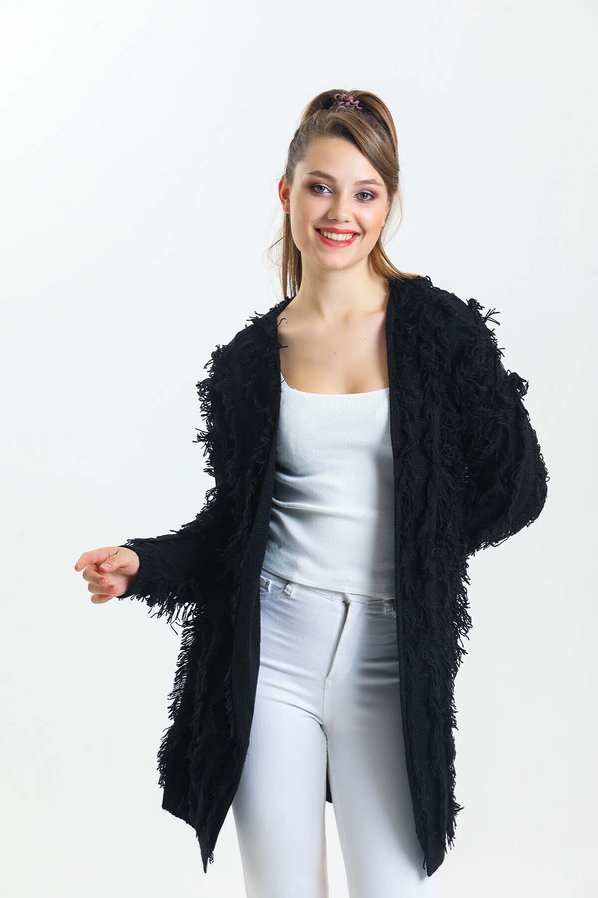 Yarasa Kol Püsküllü Triko Hırka