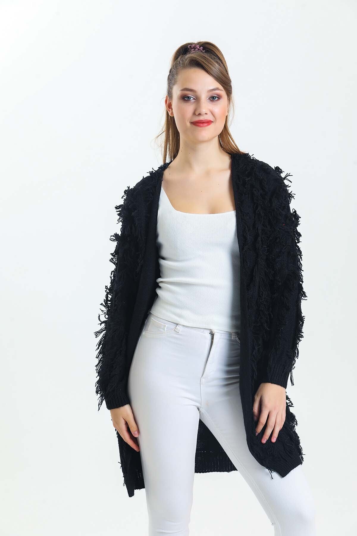 Yarasa Kol Püsküllü Triko Hırka