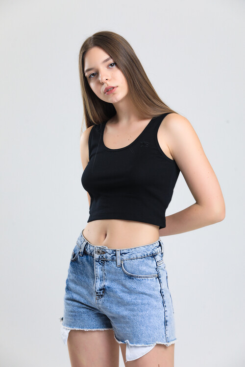 Askılı Nakış Detaylı Crop Bluz