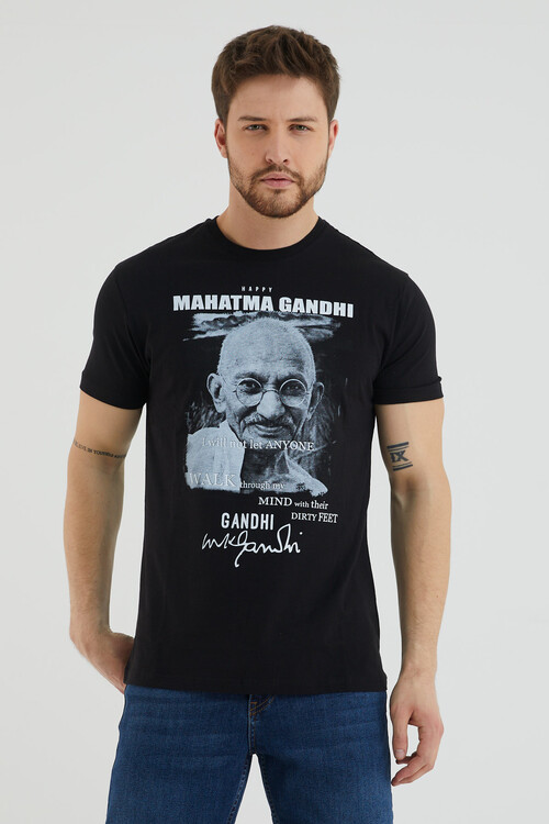 Mahatma Gandhi Yazı Baskılı Bisiklet Yaka Slim Fit Tshirt