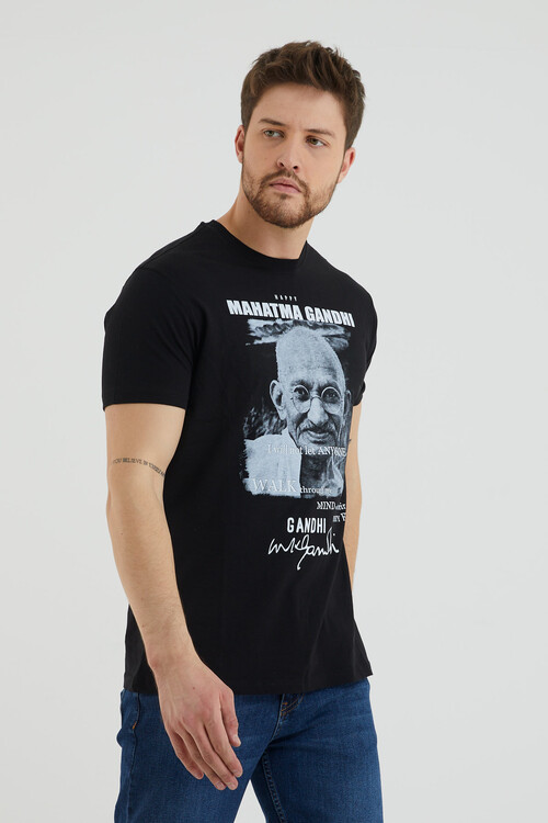 Mahatma Gandhi Yazı Baskılı Bisiklet Yaka Slim Fit Tshirt
