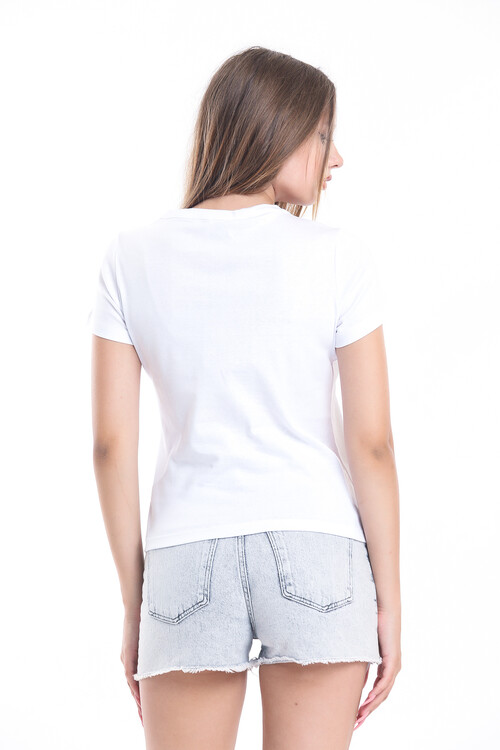 Yakası Çıtçıtlı Nakış Detaylı Tişört