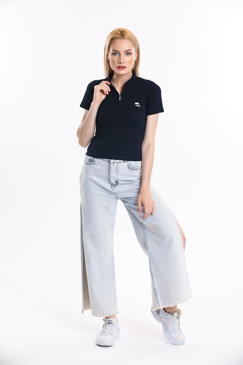 Yakası Fermuarlı Armalı Bluz