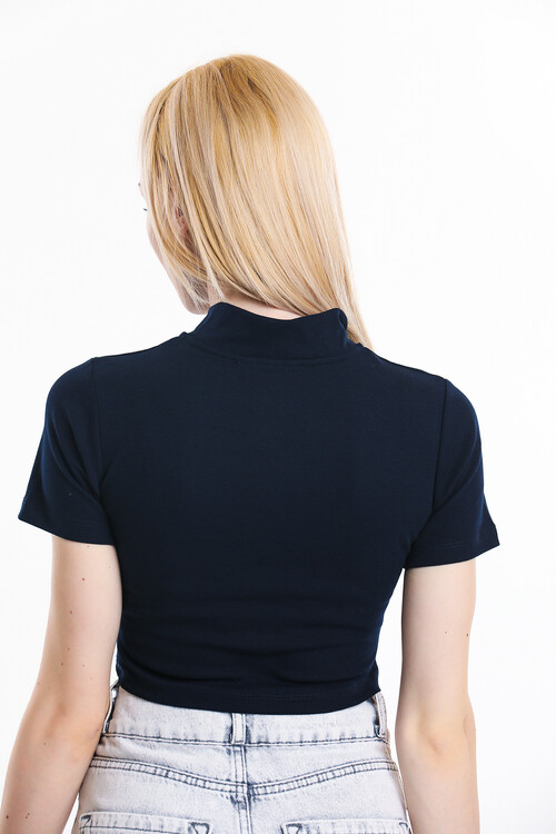 Yakası Fermuarlı Armalı Crop Bluz