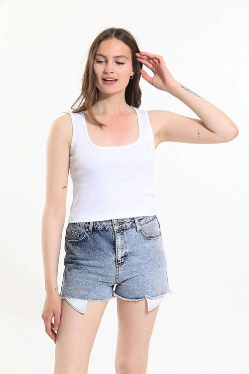 Geniş Yaka Nakış Detaylı Atlet