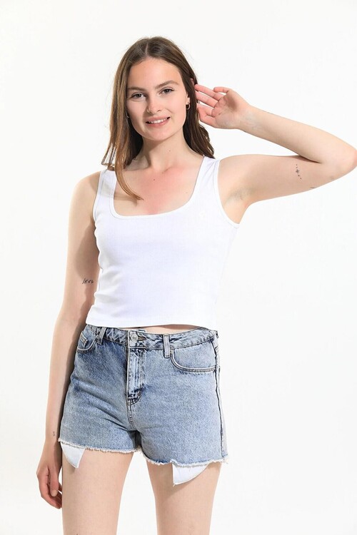 Geniş Yaka Nakış Detaylı Atlet