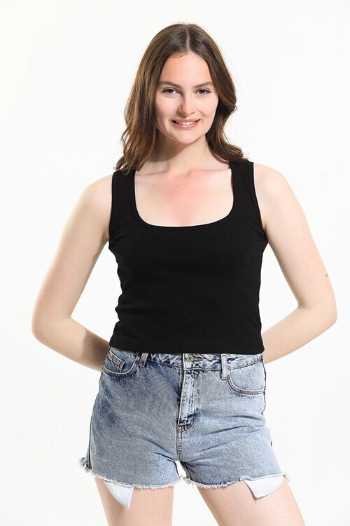 Geniş Yaka Nakış Detaylı Atlet