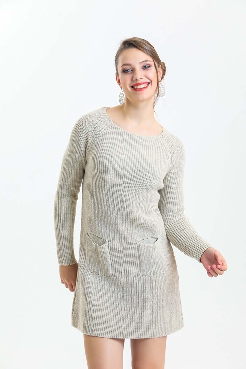 Geniş Yaka Önü Cepli Simli Uzun Kol Triko Elbise