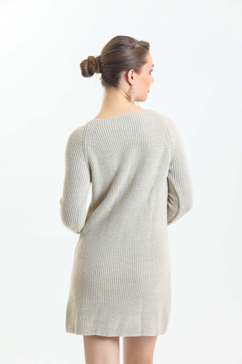 Geniş Yaka Önü Cepli Simli Uzun Kol Triko Elbise