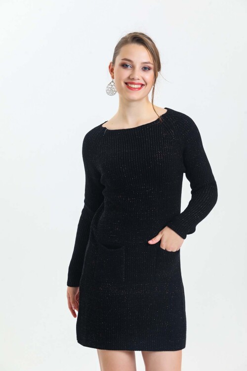 Geniş Yaka Önü Cepli Simli Uzun Kol Triko Elbise