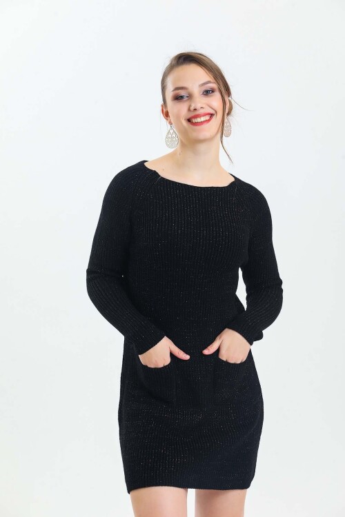 Geniş Yaka Önü Cepli Simli Uzun Kol Triko Elbise