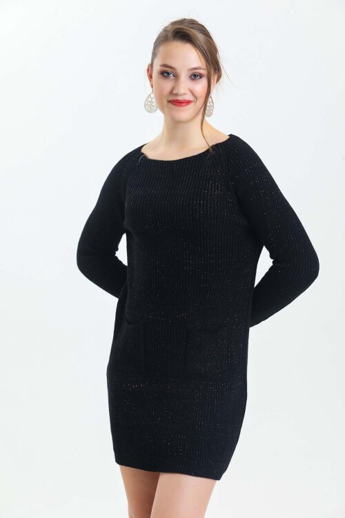 Geniş Yaka Önü Cepli Simli Uzun Kol Triko Elbise