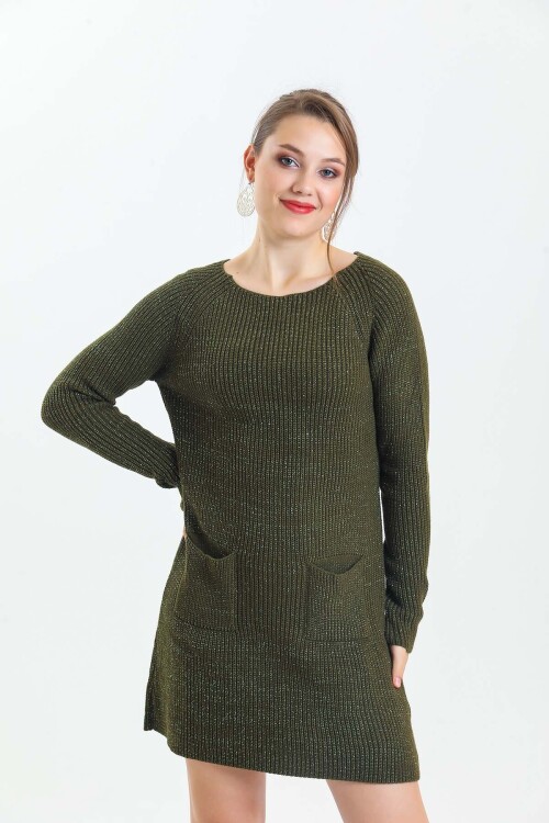 Geniş Yaka Önü Cepli Simli Uzun Kol Triko Elbise