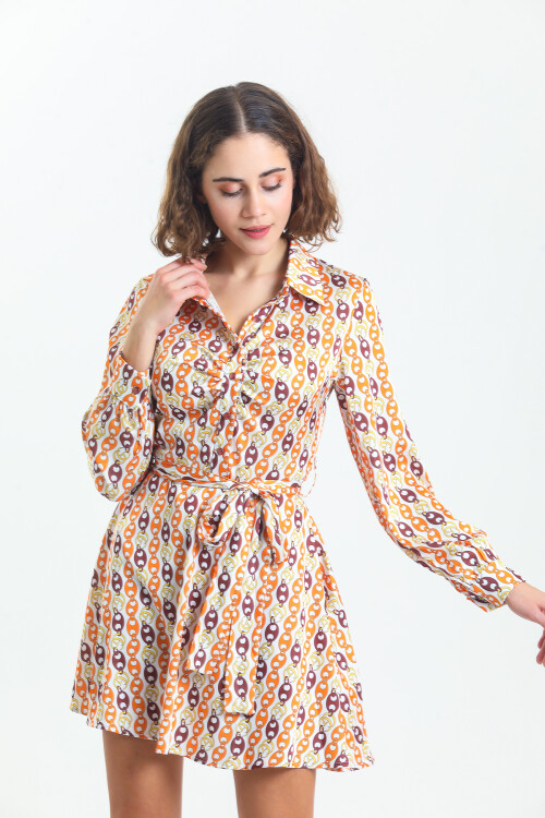 Kadın Gömlek Yaka Robası Büzgülü Düğmeli Kuşaklı Desenli Saten Kısa Elbise