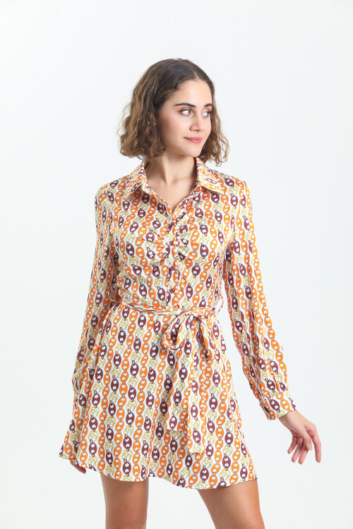 Kadın Gömlek Yaka Robası Büzgülü Düğmeli Kuşaklı Desenli Saten Kısa Elbise