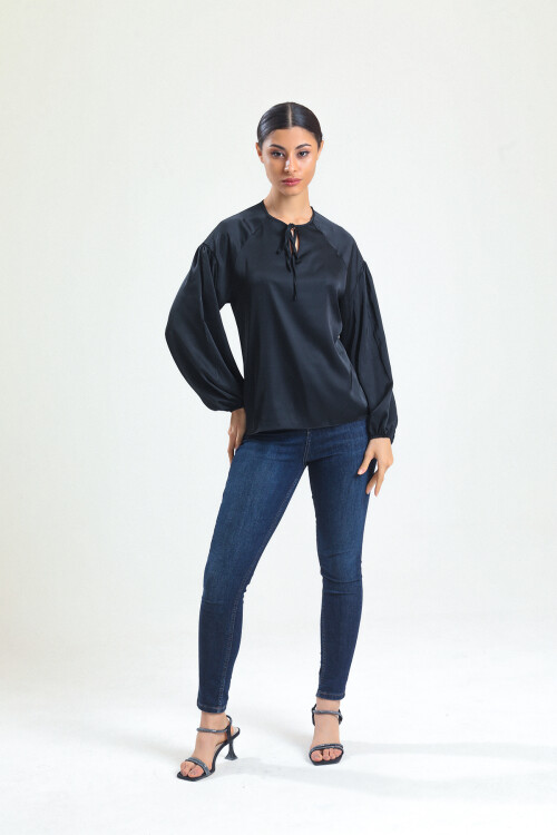 KADIN Yakası Bağcıklı Kolları Lastikli Saten Bluz