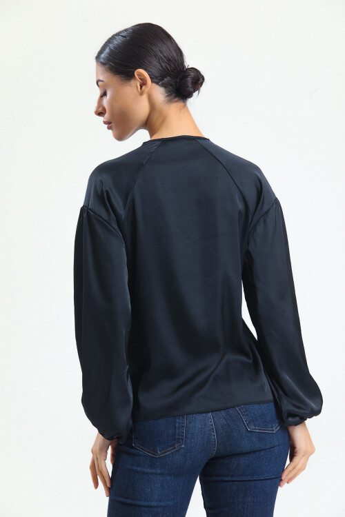 KADIN Yakası Bağcıklı Kolları Lastikli Saten Bluz