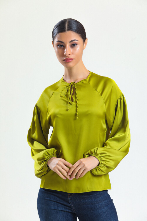 KADIN Yakası Bağcıklı Kolları Lastikli Saten Bluz
