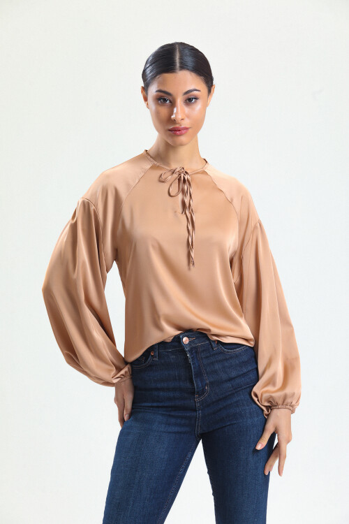 KADIN Yakası Bağcıklı Kolları Lastikli Saten Bluz