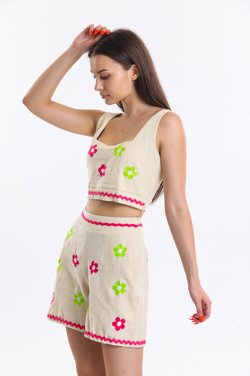 Nakışlı Yandan Fermuarlı Şerit Detaylı Cepli Şort Takım