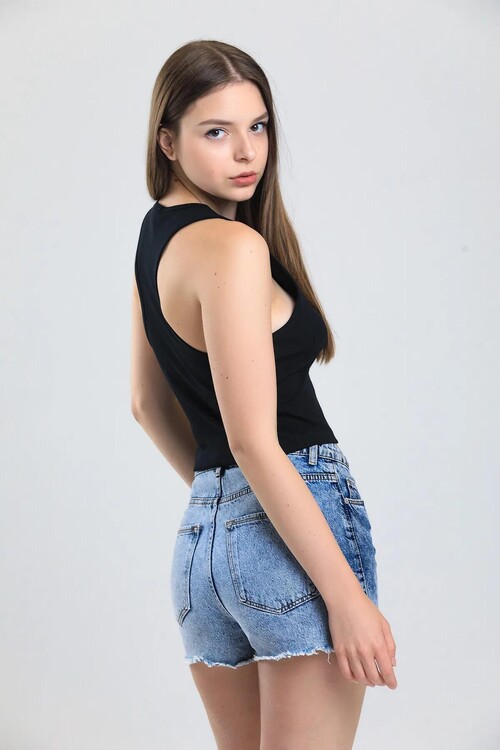 U Yaka Nakış Detaylı Atlet