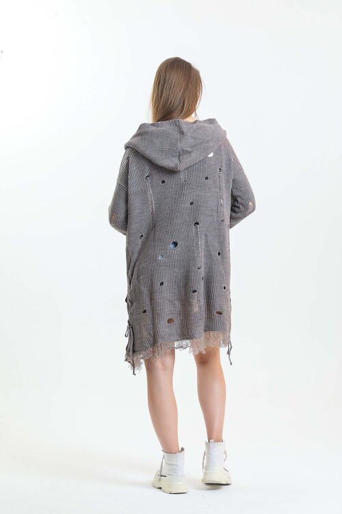 Yarasa Kol Yanları Bağcıklı Kolları ve Eteği Püsküllü Kapuşonlu Triko Uzun Hırka