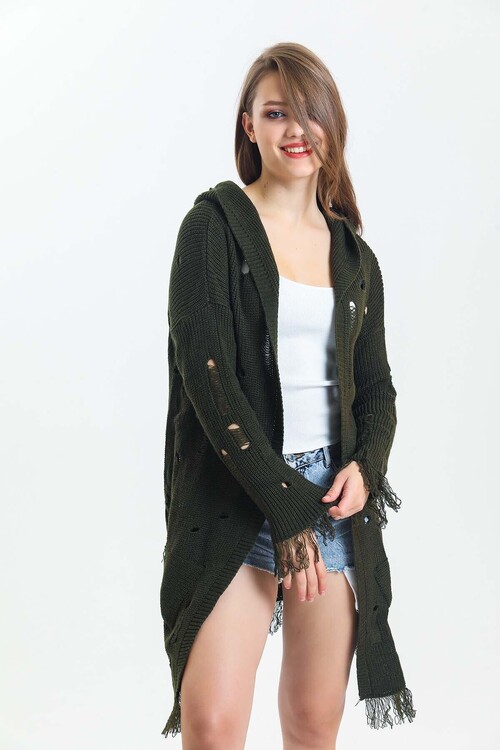 Yarasa Kol Yanları Bağcıklı Kolları ve Eteği Püsküllü Kapuşonlu Triko Uzun Hırka